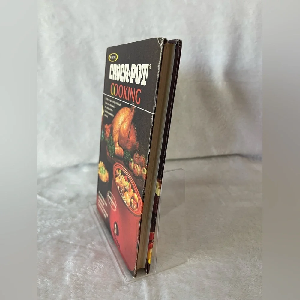 Crock-Pot Cooking cookbook by Marilyn Neill vintage 1975 edition by Golden Press